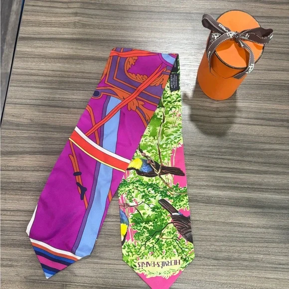 Hermes Silk Twilly - Picture 2 of 10